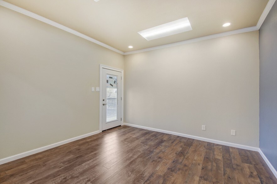More Photos Of 13740 N Highway 183, Austin Office For Sale