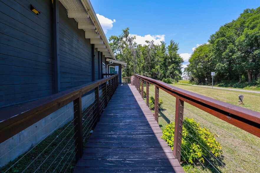 More Photos Of 700 Jordan Point Rd, Hopewell Restaurant For Sale