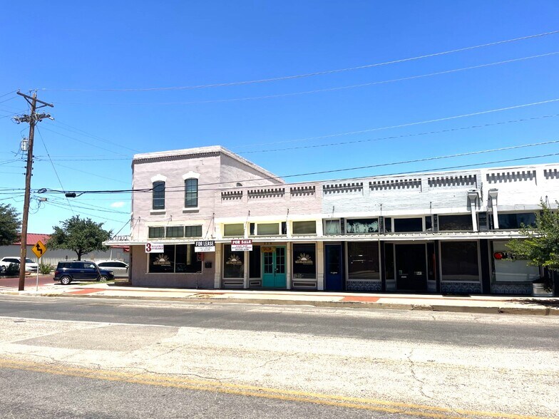 More Photos Of 318 N Chadbourne St, San Angelo Storefront For Sale