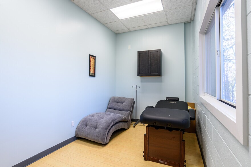 More Photos Of 100 Corporate Dr, Trumbull Office For Sale