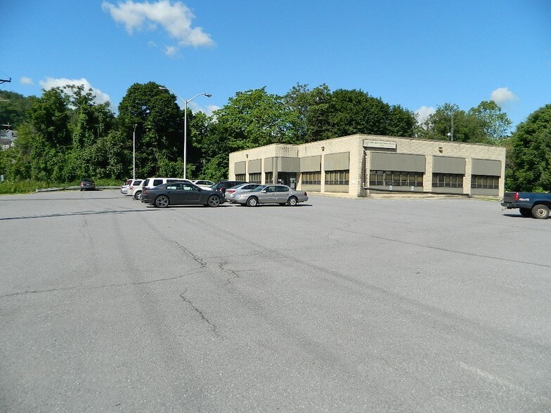 More Photos Of 1091 Broad St, Johnstown Office For Sale