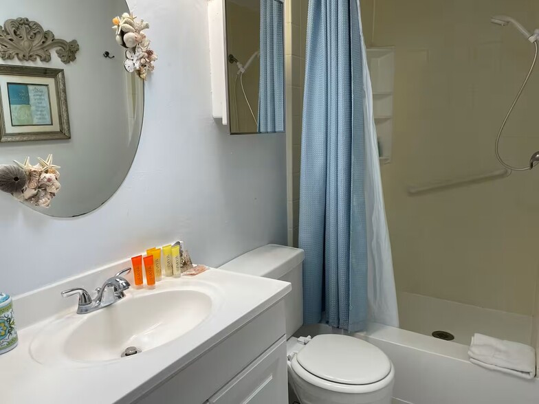 More Photos Of 1064 Broadway, Dunedin Hotel For Sale
