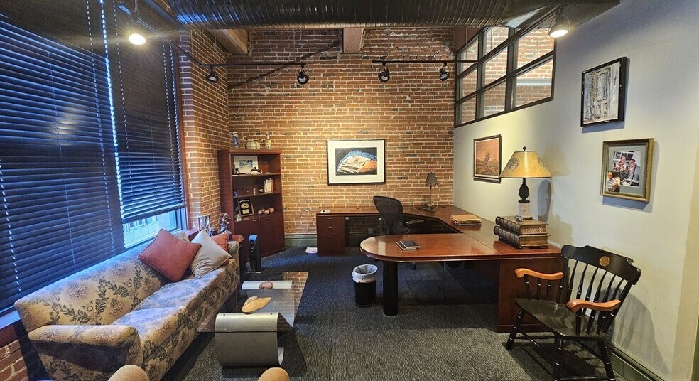 More Photos Of 1113-1115 Locust St, Saint Louis Office For Sale