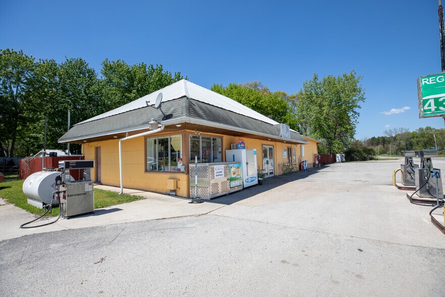 More Photos Of 8995 S US Highway 35, Monterey General Retail For Sale