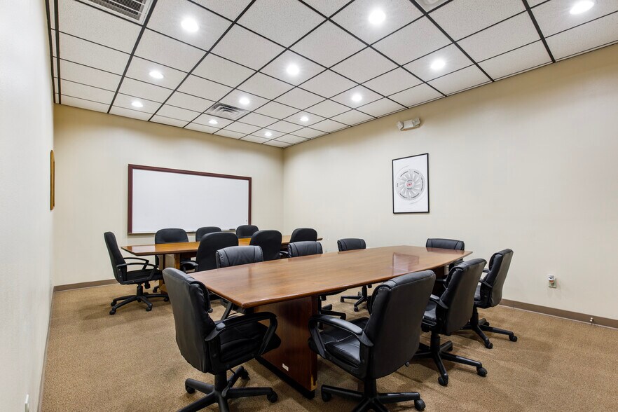 More Photos Of 2985 Old Medulla Rd, Lakeland Manufacturing For Sale