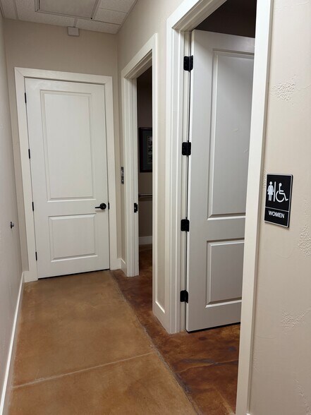 More Photos Of 9712 Ranch to Market 2147 rd, Horseshoe Bay Office For Lease