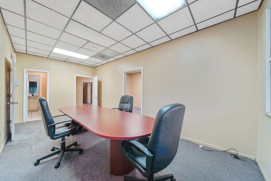 More Photos Of 25 E 4th St, Hialeah Office For Lease
