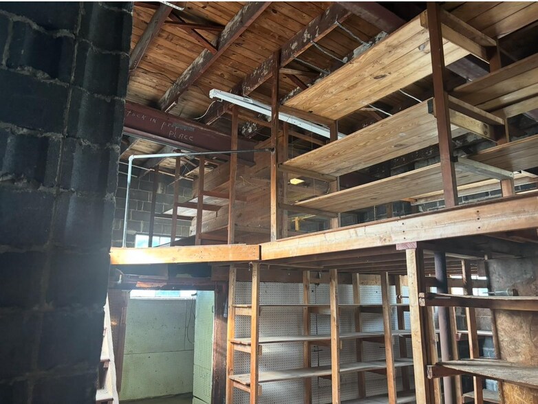 More Photos Of 21 Route 45, Mannington Flex For Sale