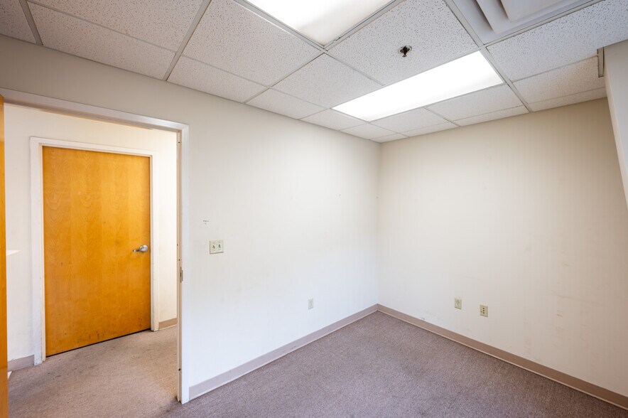 More Photos Of 1151-1155 Biscayne Dr, Concord Light Distribution For Sale