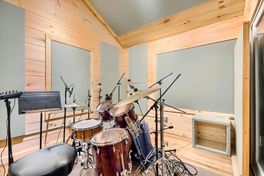 More Photos Of 1440 Woodmont Ln, Atlanta Loft Creative Space For Sale