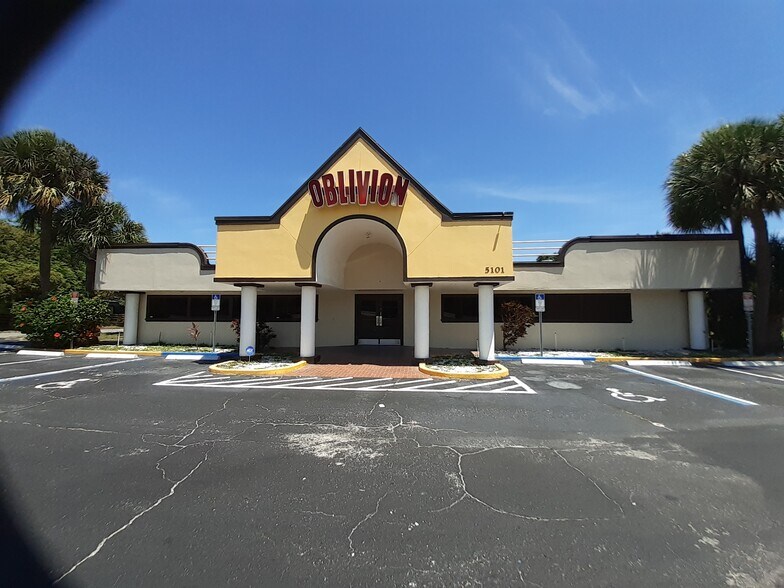 More Photos Of 5101 E Colonial Dr, Orlando Restaurant For Sale