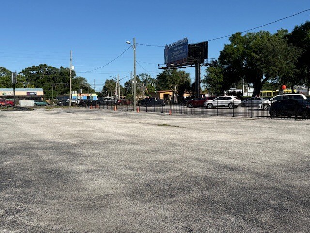 More Photos Of 690 N Semoran Blvd, Orlando Auto Dealership For Lease