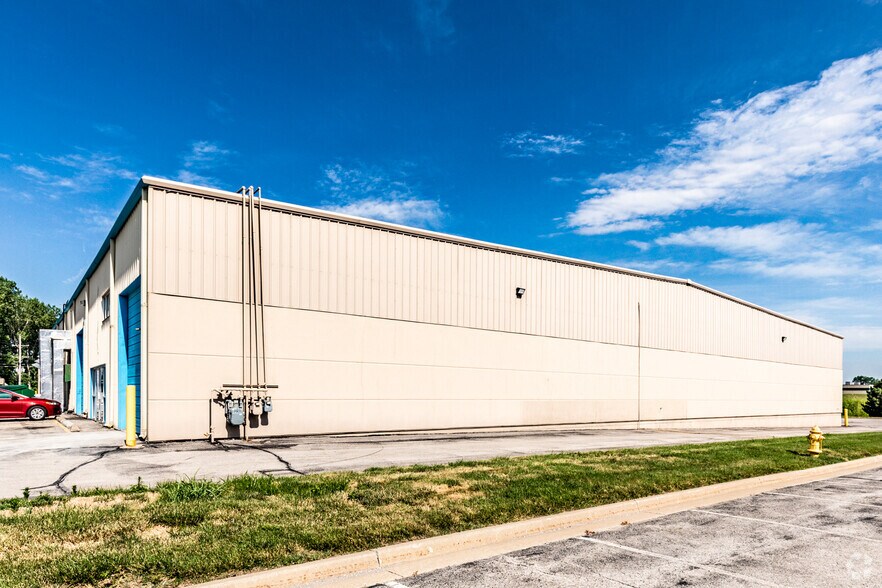 More Photos Of 2461-2475 NW Tullison Rd, Riverside Warehouse For Lease