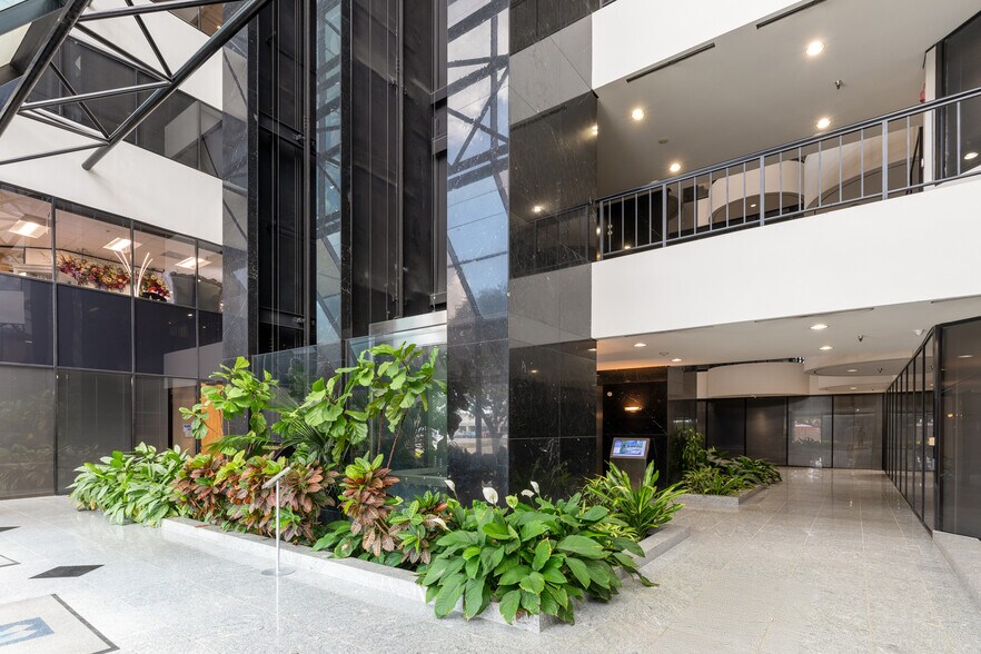 More Photos Of 1880 Dairy Ashford Rd, Houston Office For Lease