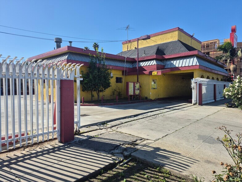 More Photos Of 8300 S Western Ave, Los Angeles General Retail For Sale