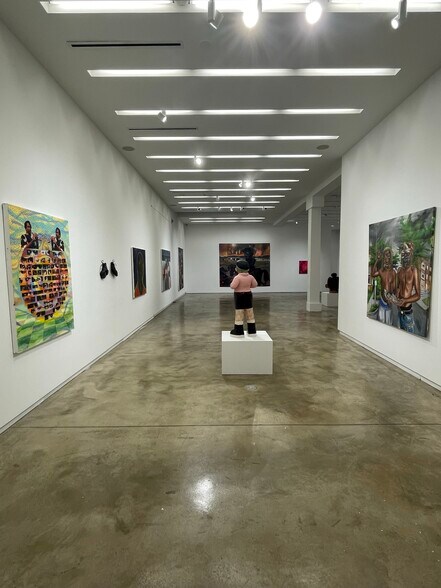 More Photos Of 219 N Elizabeth St, Chicago Showroom For Lease