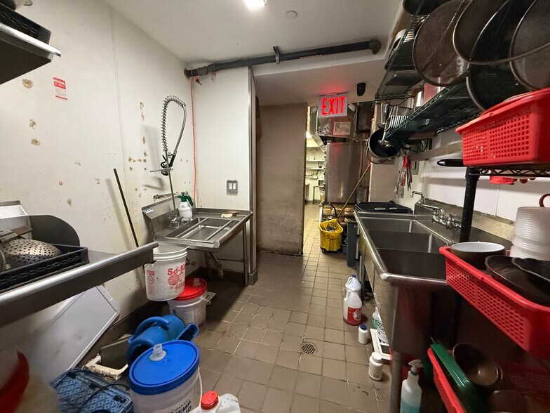 More Photos Of 318 Bedford Ave, Brooklyn Apartments For Lease