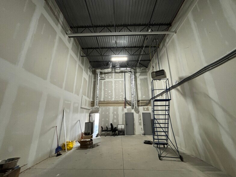 More Photos Of 800 Laurentian Dr, Burlington Warehouse For Sale