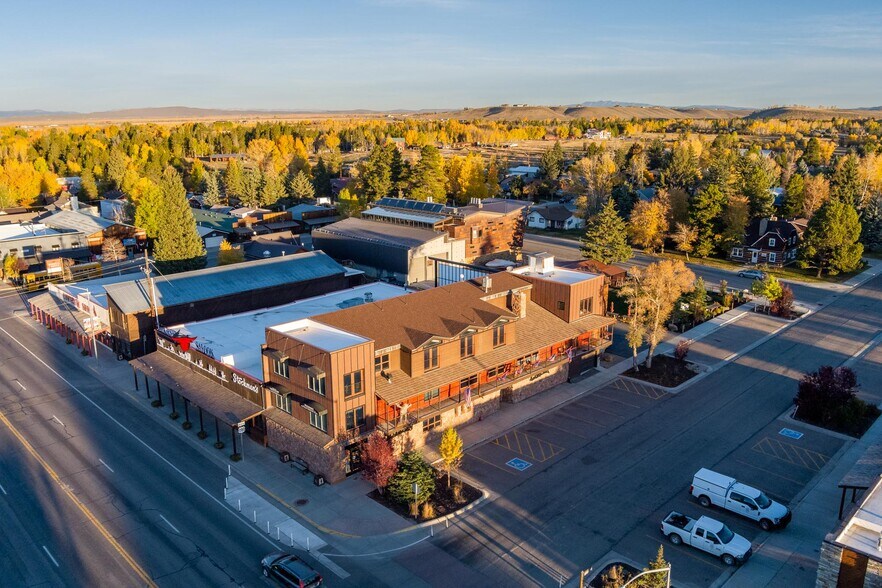 More Photos Of 117 Pine St, Pinedale Restaurant For Sale