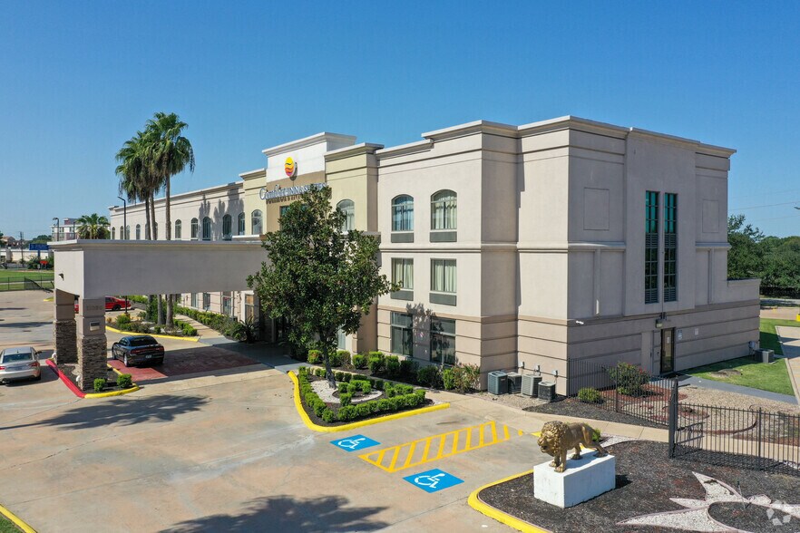 More Photos Of 11050 Southwest Fwy, Houston Hotel For Sale