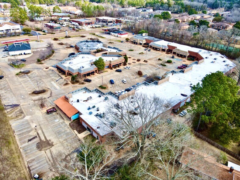 More Photos Of 1625 E County Line Rd, Jackson Freestanding For Lease