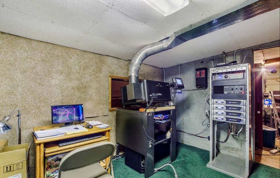 More Photos Of 115 Mashell N ave, Eatonville Movie Theatre For Sale