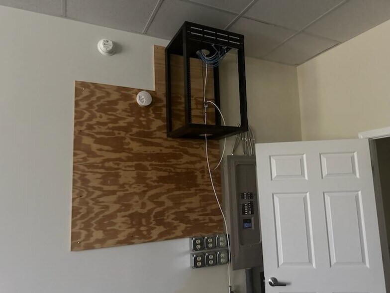 More Photos Of 5107 Unicon Dr, Wake Forest Warehouse For Sale