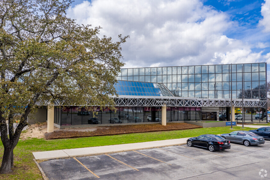 Primary Photo Of 403 S WW White Rd, San Antonio Office For Lease