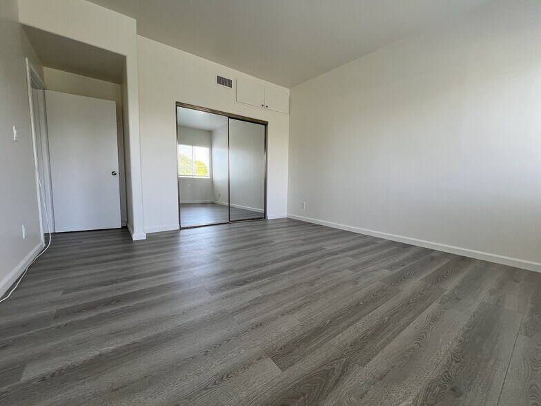More Photos Of 1837 18th St, Santa Monica Apartments For Sale