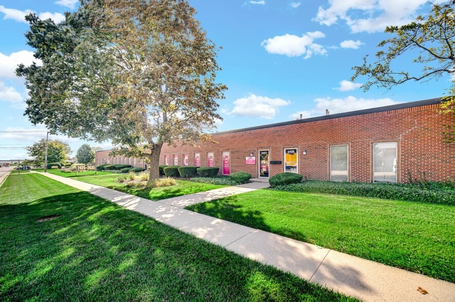 Primary Photo Of 2425-2435 Devon Ave, Elk Grove Village Warehouse For Lease