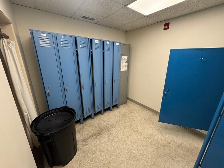 More Photos Of 4616 Enterprise Dr, Bartonville Industrial For Sale
