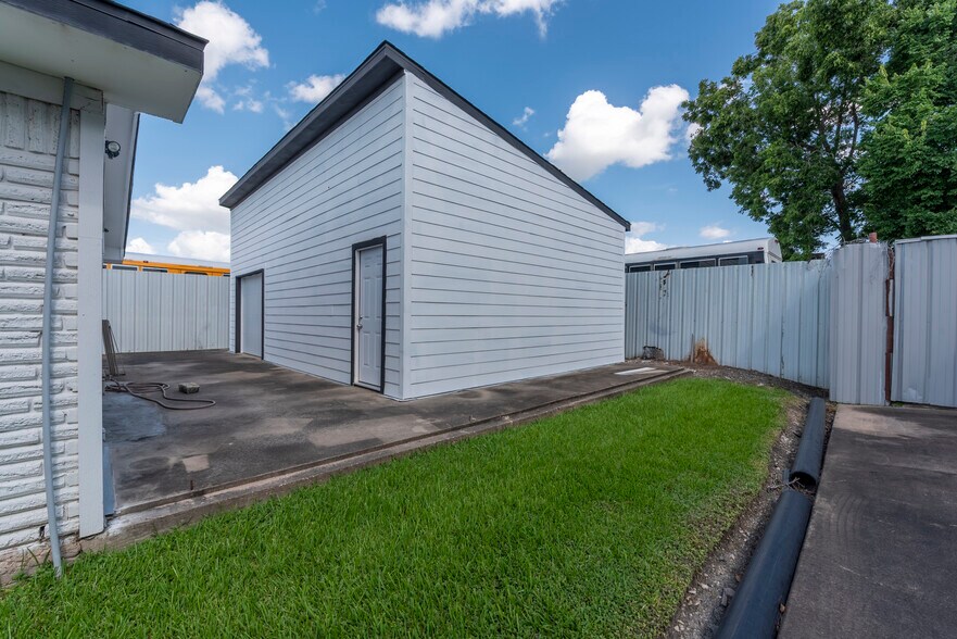 More Photos Of 2003 Highway 90 a, Missouri City Office For Sale