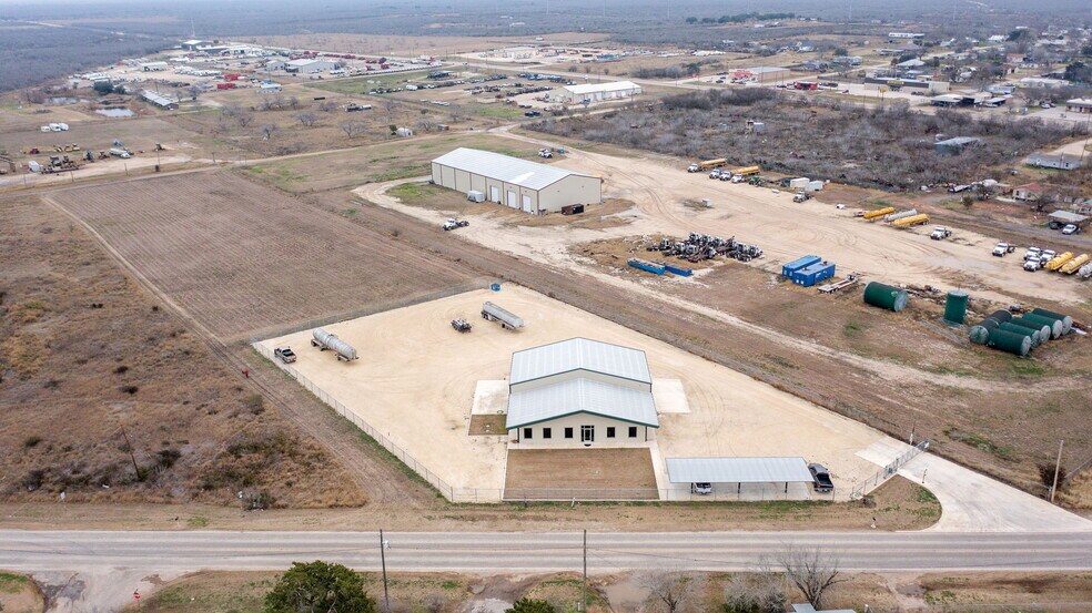 More Photos Of 200 N Yule Ave, Charlotte Office For Sale