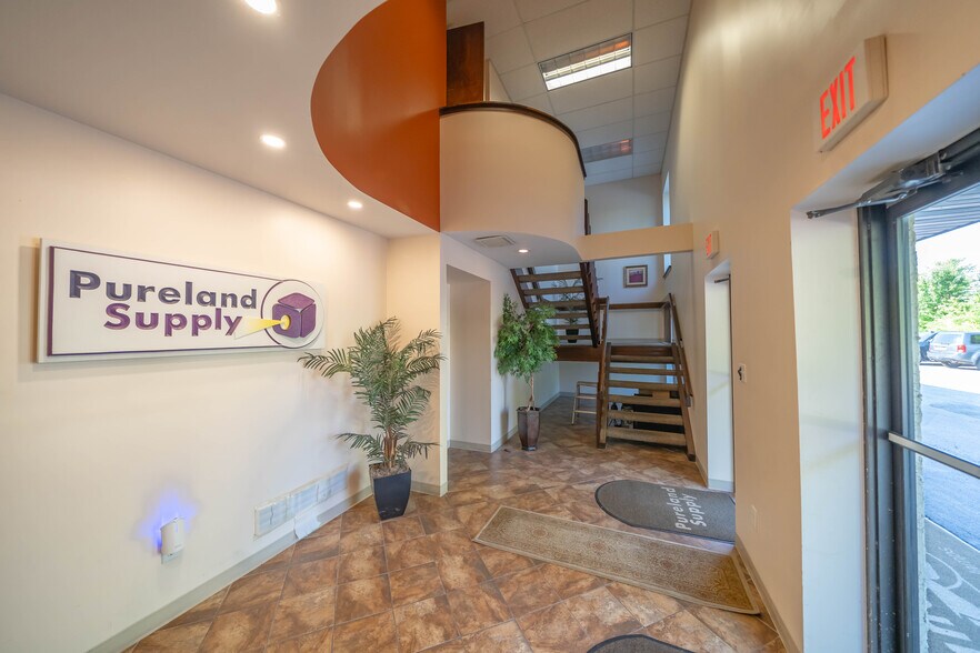 More Photos Of 210 Gale Ln, Kennett Square Light Distribution For Sale