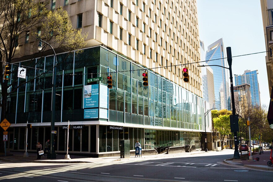 More Photos Of 129 W trade St, Charlotte Office For Lease