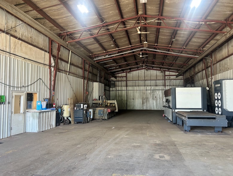 More Photos Of 1441-1457 W Sunday Dr, Indianapolis Manufacturing For Lease