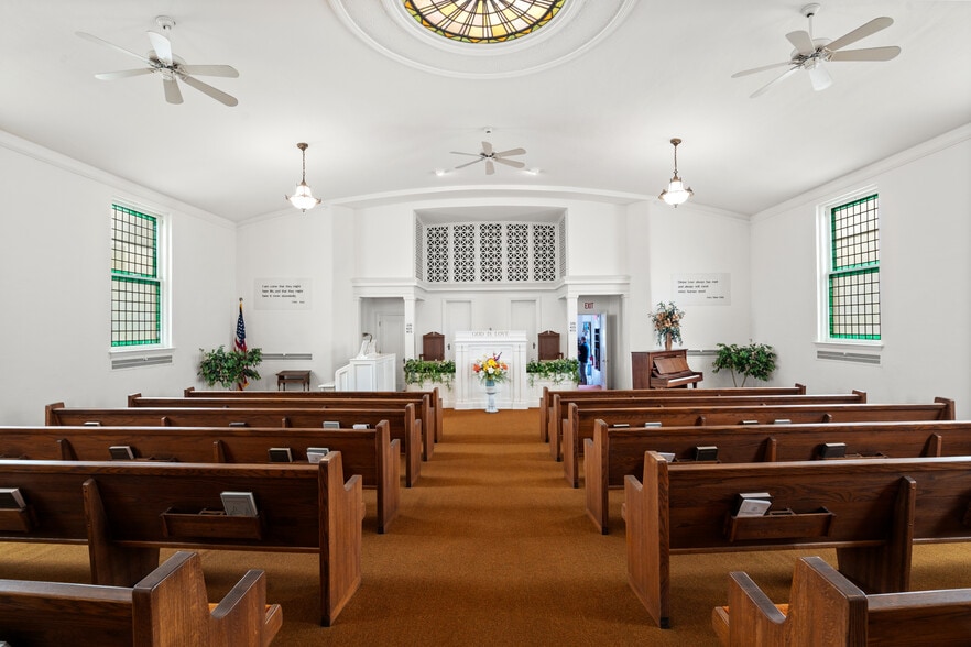 More Photos Of 71 S Washington St, Oxford Religious Facility For Sale