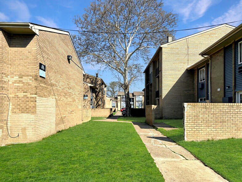 More Photos Of 806 Cherry St, Toledo Apartments For Sale