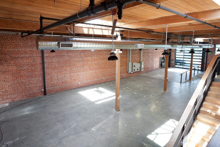 More Photos Of 75 14th St, San Francisco Light Distribution For Lease