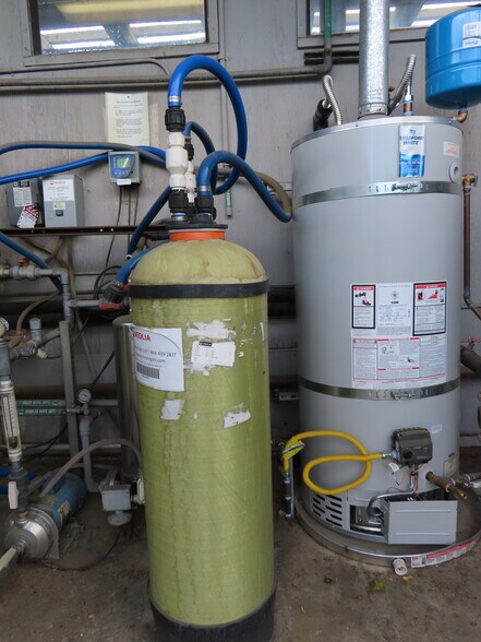 More Photos Of 1910-1920 5th St, Davis Light Manufacturing For Lease