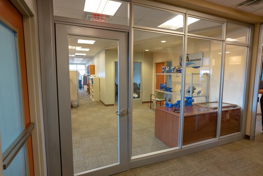 More Photos Of 150 Scharberry Ln, Mars Office For Lease