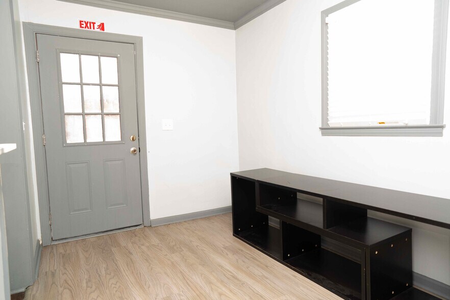 More Photos Of 232 SE Powers Ferry Rd, Marietta Office For Sale