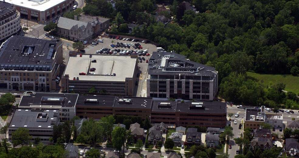 More Photos Of 387 N Old Woodward Ave, Birmingham Apartments For Lease