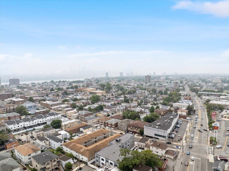 More Photos Of 456 Walker St, Fairview Flex For Lease