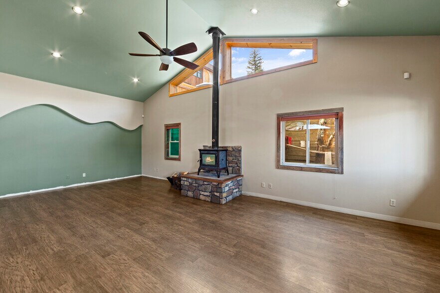 More Photos Of 606 W Byers Ave, Hot Sulphur Springs Flex For Sale