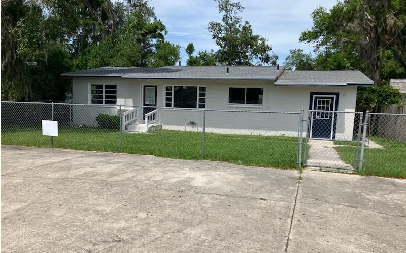 Primary Photo Of 134 NW Burk St, Lake City Daycare Center For Lease