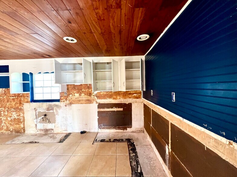 More Photos Of 930 Liberty St, Englewood Specialty For Sale