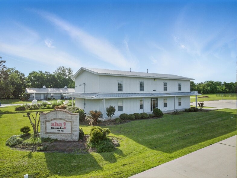 More Photos Of 421 Jones Rd, Highlands Warehouse For Lease