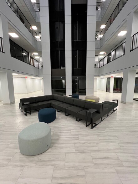 More Photos Of 711 W Bay Area Blvd, Webster Office For Lease