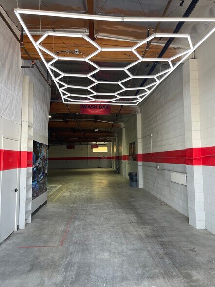 More Photos Of 21410 Parthenia St, Canoga Park Unknown For Lease